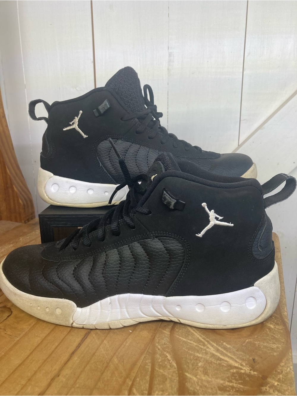 Jordan Jumpman High-Top Basketball Sneakers Black & White Size 8 Women / 7 Youth